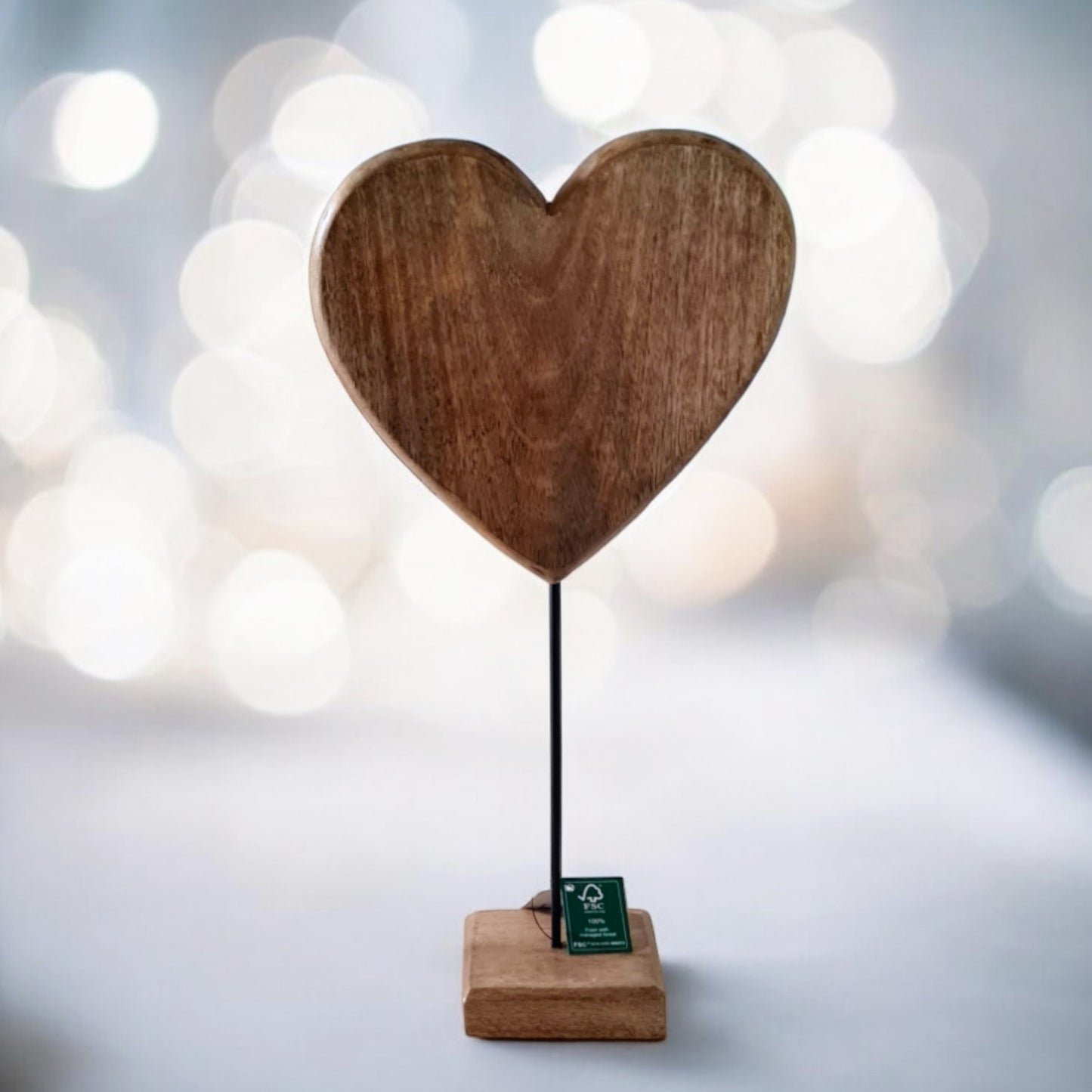 Herz aus Holz, schlicht auf Metallsockel und mit Wunschgravur.