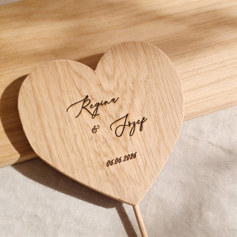 Herz aus Holz mit Wunschtext graviert. Geschenk für Hochzeit, Liebe, Valentinstag, Ehejubiläum.