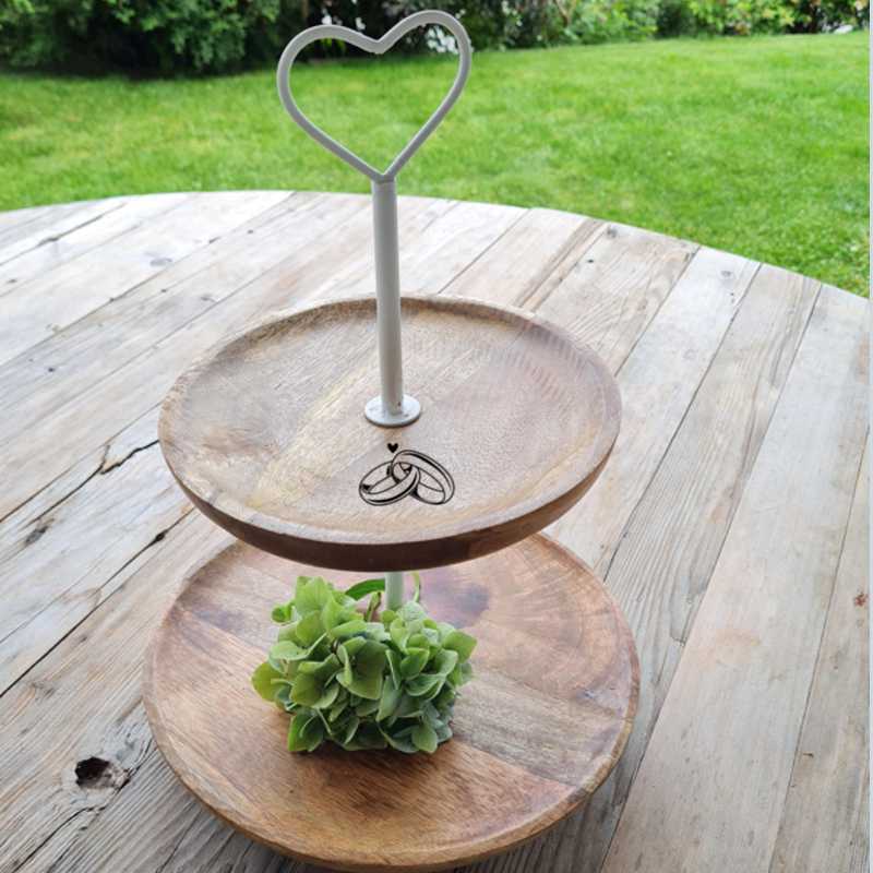 Etagere aus Holz, 2stöckig, Herzgriff. Alu weiß. Wunschgrafik. Lasergravur