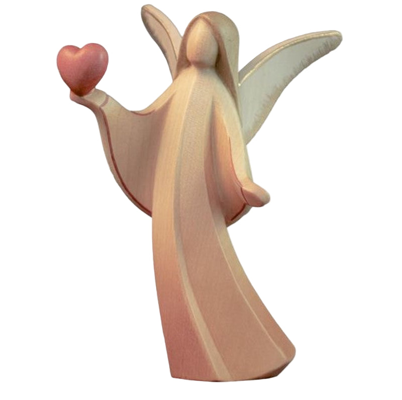 Handgeschnitzter Engel LIVIA aus heimischem Holz mit Herz. Ein hochwertiges und liebevolles Geschenk zur Taufe oder Kommunion. Name und Datum werden graviert, um ein persönliches Andenken mit Wert zu schaffen.