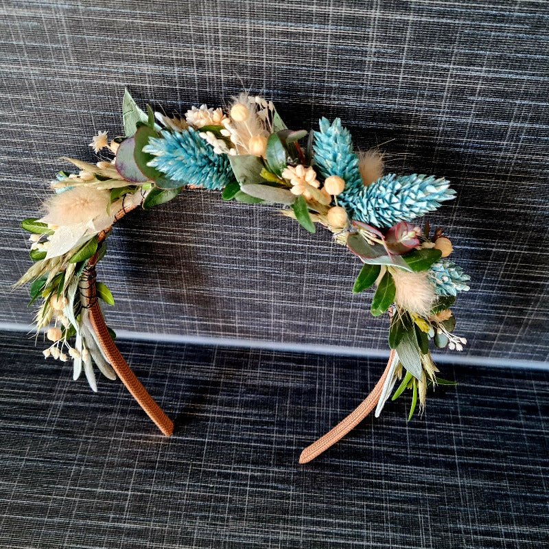 Haarreif mit Trockenblumen und frischem Grün von oben, Kommunion