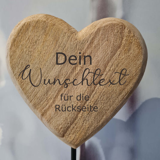 Wir gravieren einen weiteren Wunschtext auf die Rückseite der Hochzeitsherzen