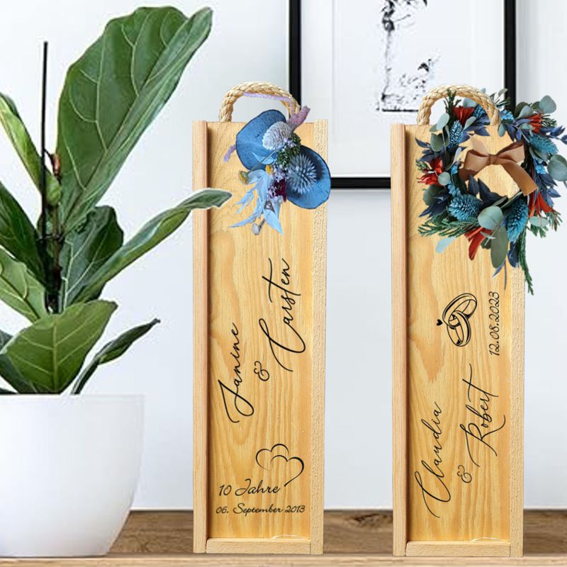 Weinkiste aus Holz graviert mit dem Namen und Datum des Brautpaars, individuell dekoriert mit Trockenblumen, Geschenk zur Hochzeit oder zum Ehejubiläum.