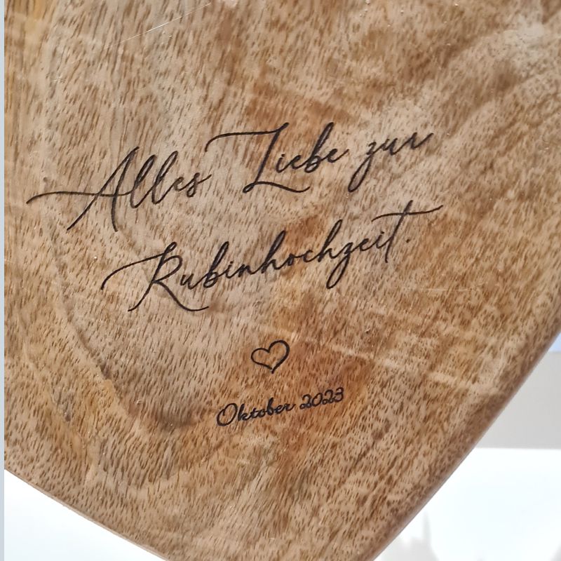 Holzherz als Geschenk zur Hochzeit oder Ehejubiläum