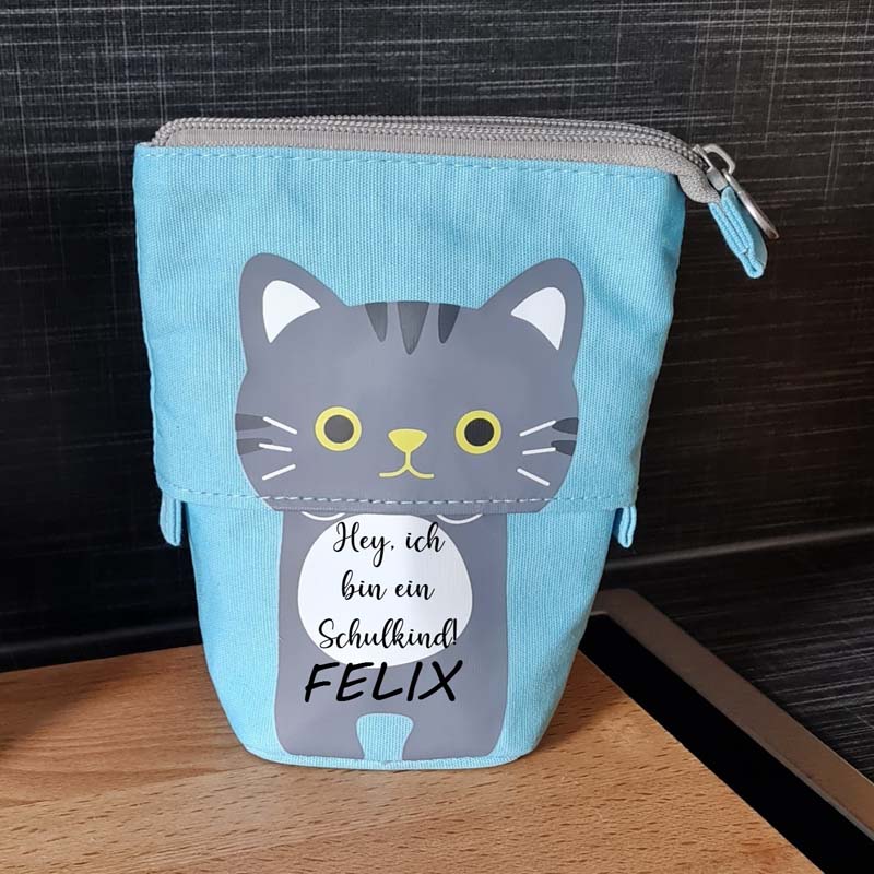 Blaues Mäppchen auch als Stiftebox ausziehbar mit dem niedlichen Motiv Katze. Name und Wunschtext werden aufgedruckt. Ein tolles persönliches Geschenk für Schulanfänger.