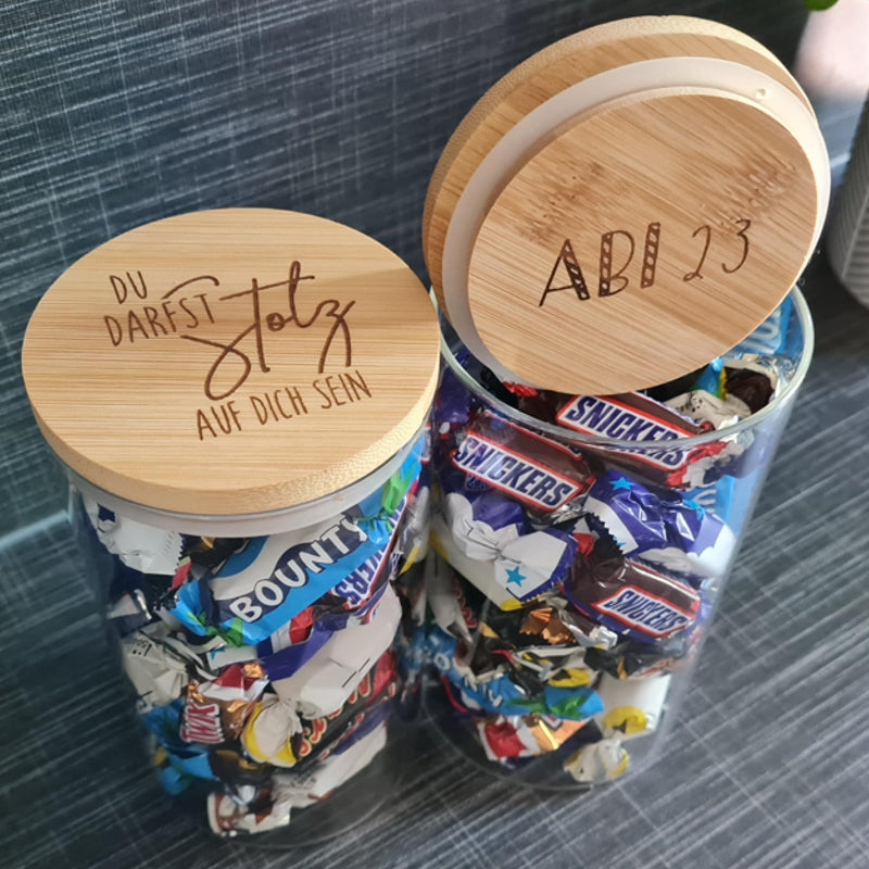 Vorratsglas mit graviertem Holzdeckel, Wunschtext, kann für Geschenk individuell befüllt werden. Hier zum bestandenen Abitur und als Gratulation zur Prüfung.