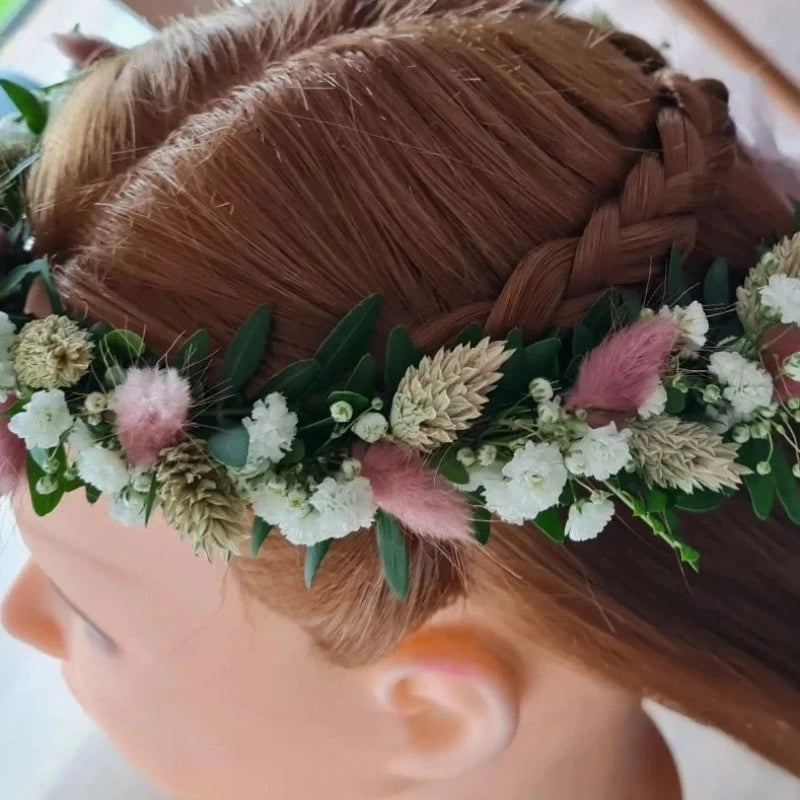 blumenkranz zur Kommunion und Hochzeit für Mädchen aus Frischblumen und Trockenblumen in Rosa und Weiß