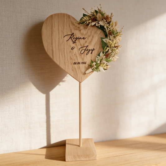 Personalisiertes Eichenherz mit Gravur und Trockenblumen, hochwertiges Hochzeitsgeschenk und Hochzeitsdeko