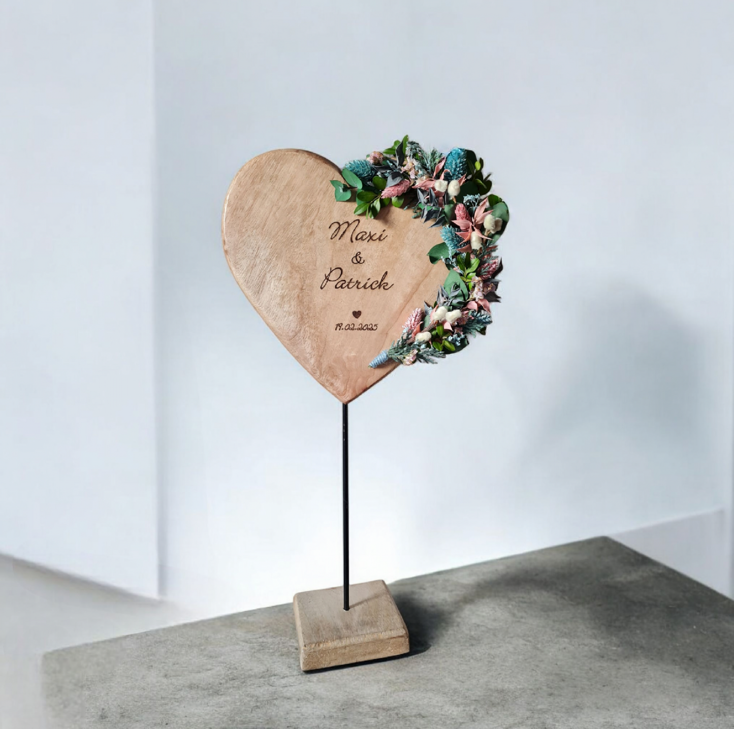 Geschenk:  Herz GSCHEIDVERLIEBT aus Holz mit Wunschtext und Namen